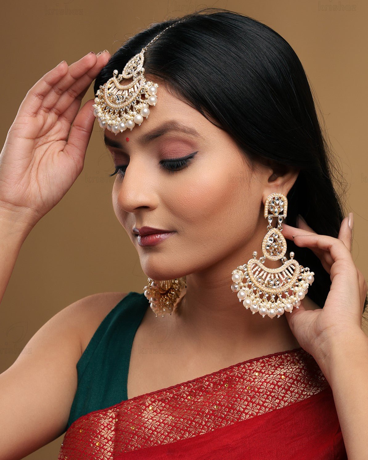 Earrings with </br>
Mangtika