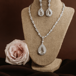 Elegant Teardrop Crystal Necklace & Earring Set – Luxury Bridal & Evening Jewelry